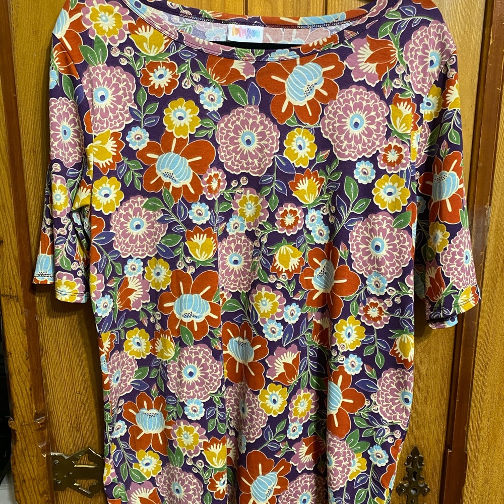 LulaRoe Flower Top NWOT